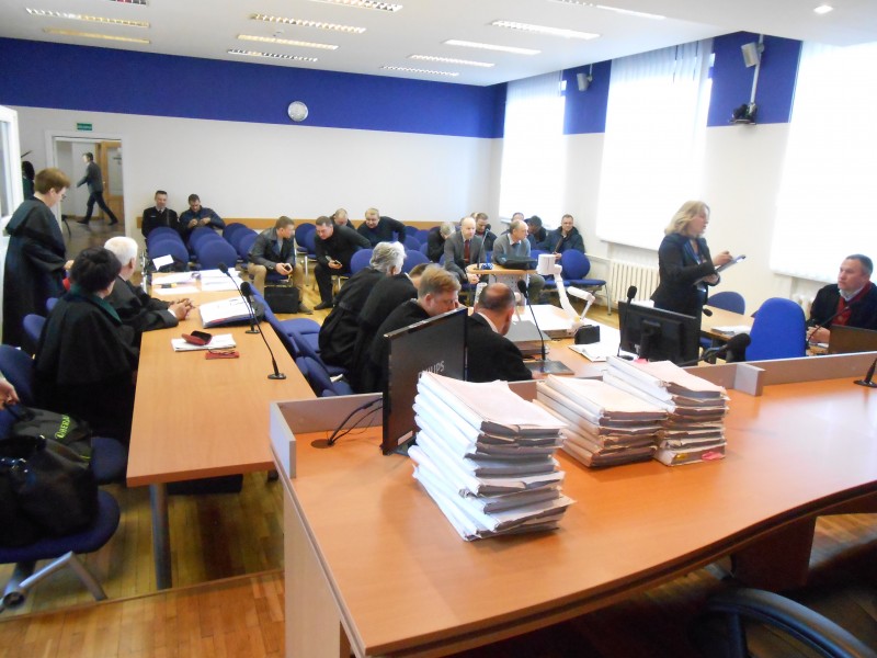 Alvydas VEBERIS. SPEKTAKLIS TĘSIASI Kaltinamieji pareigūnai jau švenčia Kalėdas