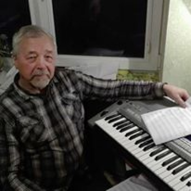 Alvydas VEBERIS . Į ŠVIESŲ RYTOJŲ