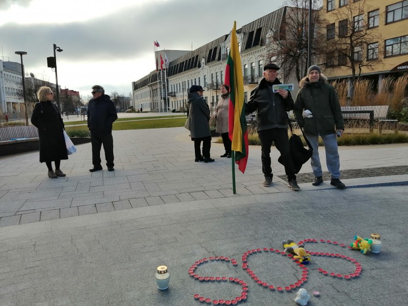 Alvydas Veberis TAUTOS TARNAI (išlaikytiniai) TAIKIŲ ŽMONIŲ BALSO NEGIRDI. NEJAUGI TIK SMURTAS GALI PAVEIKTI JŲ PROTUS?
